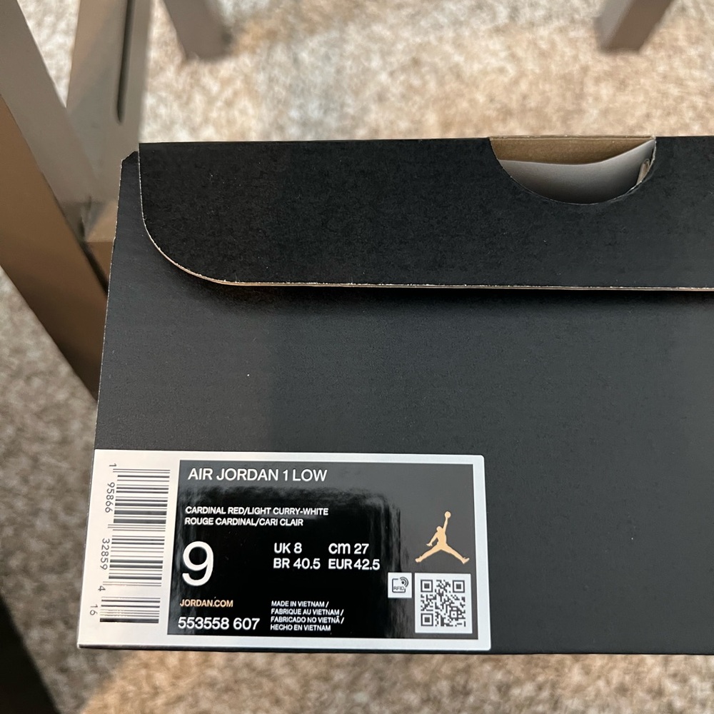 Air Jordan1 Low - Picture 7 of 8